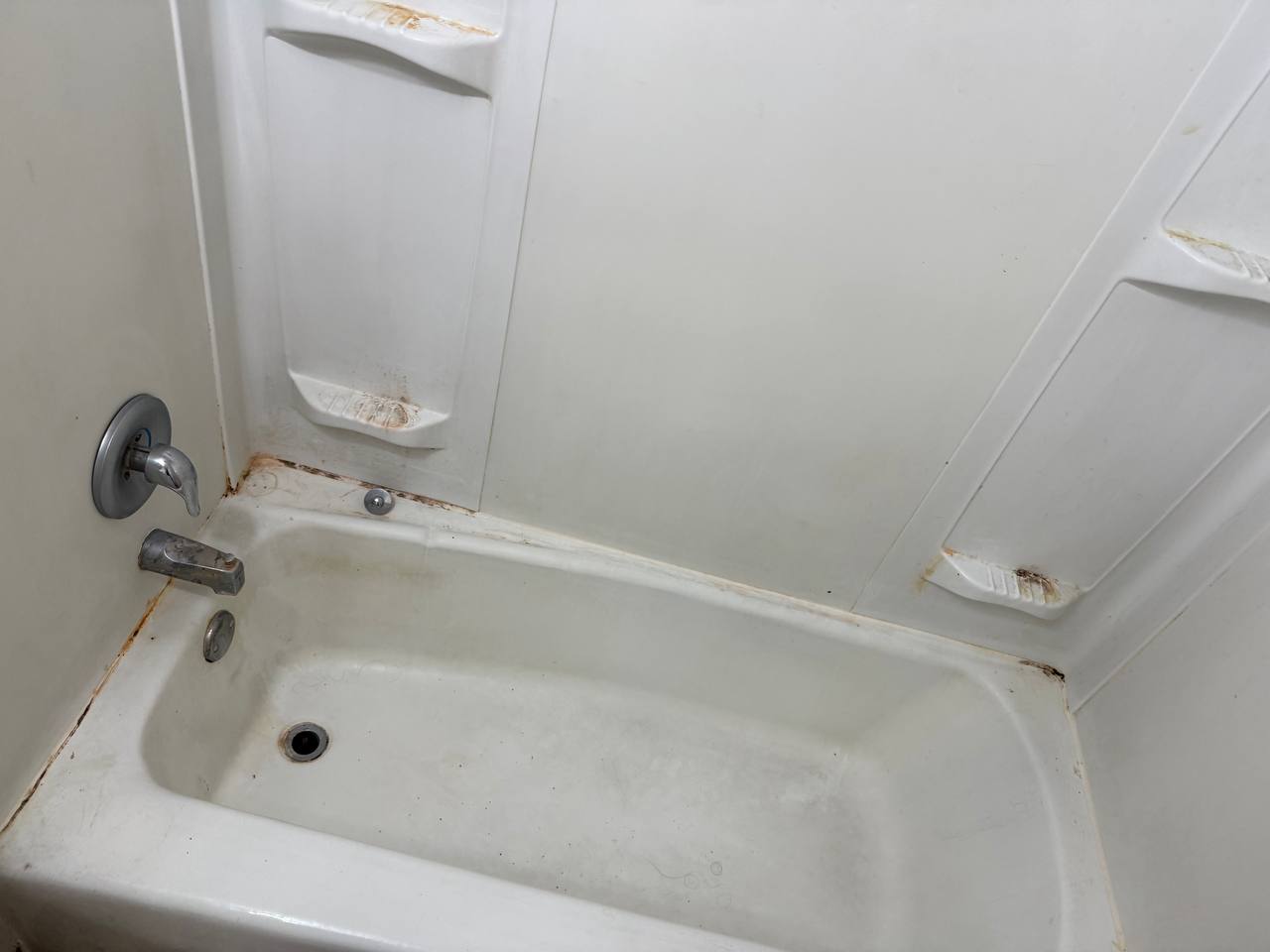 Bathtub and shower surround before deep cleaning